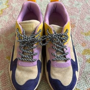 Women’s Scotch and Soda sneakers size 7 never worn. Purchased in Sweden.